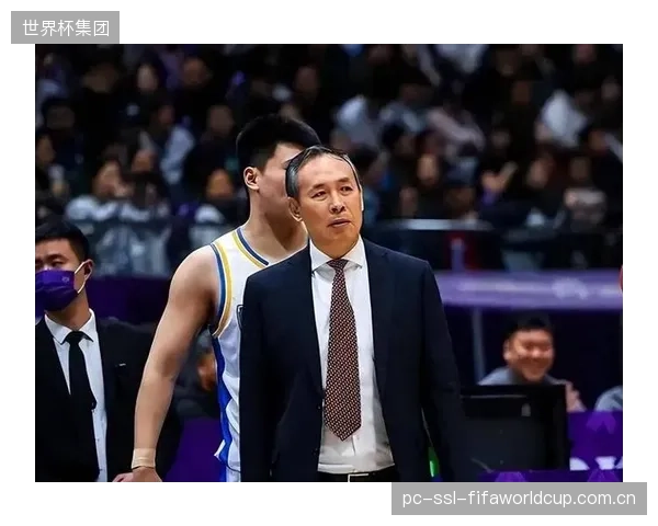 北京队在次节凭借一波流攻势奠定胜局,许利民教练的暂停调整改变战局。 北京队在次节凭借一波流攻势奠定胜局,许利民教练的暂停调整改变战局。